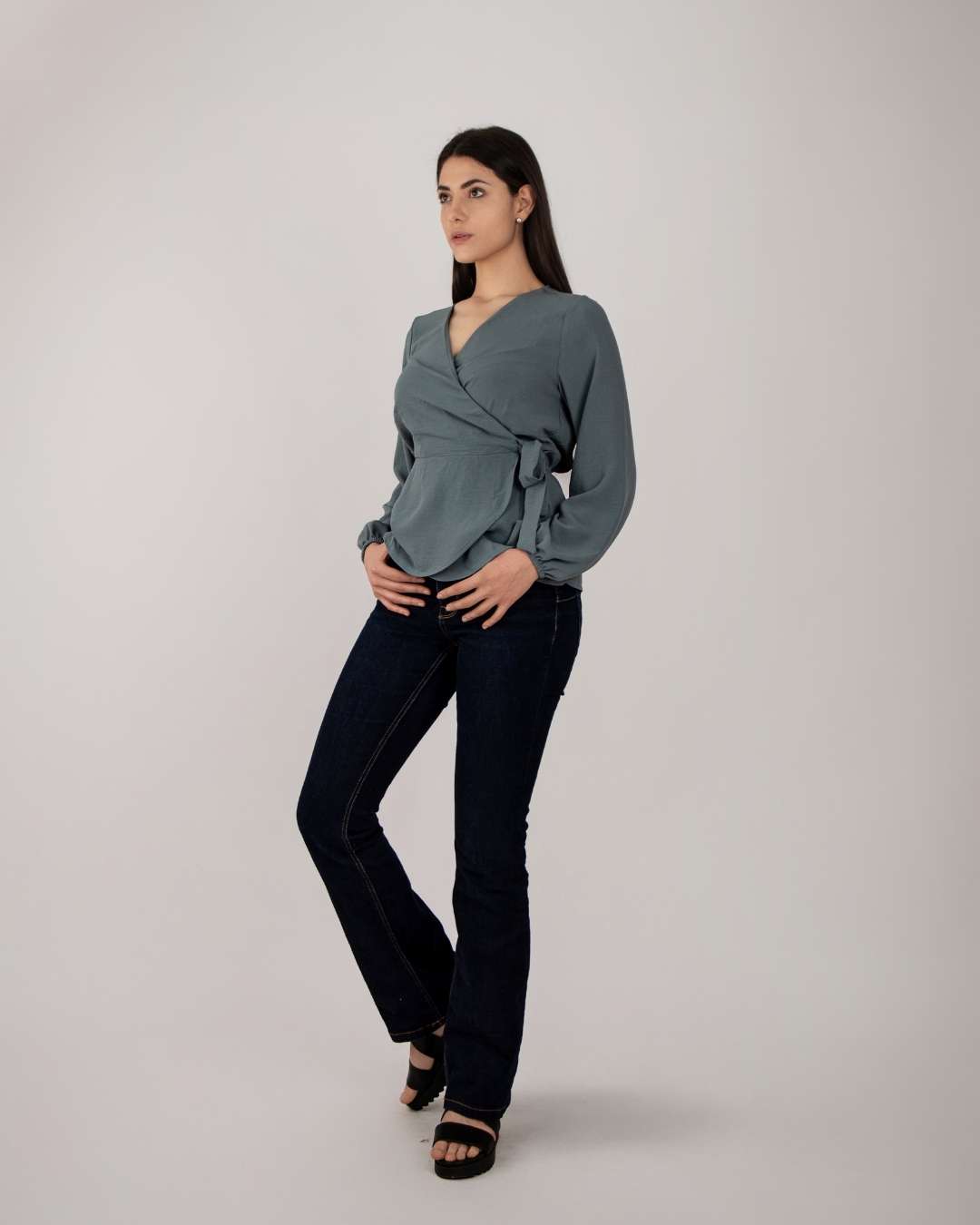 Top, Manga Larga con Elástico y Nudo a un  Costado.