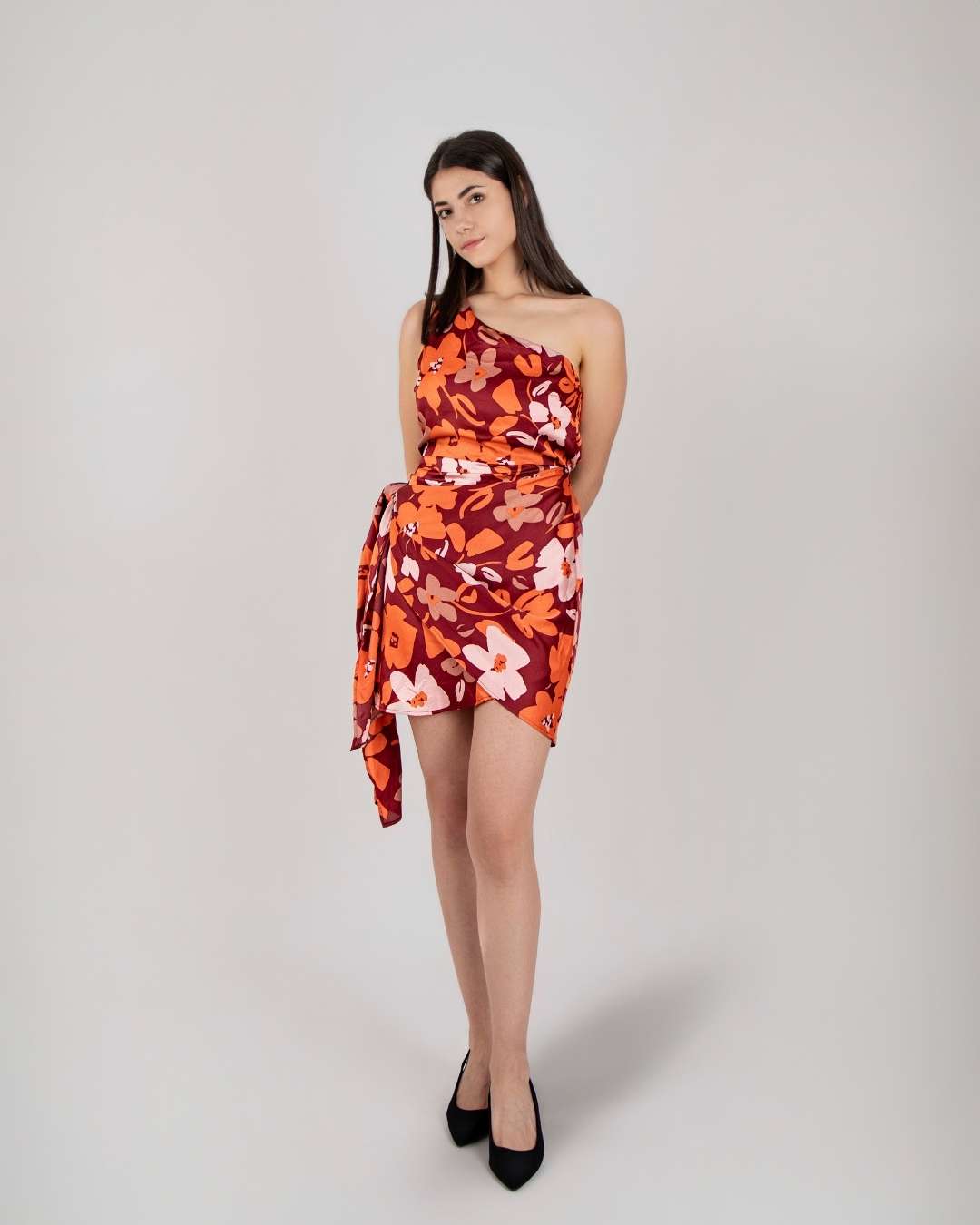 Vestido Corto Color Sólido, Estampado Floral.