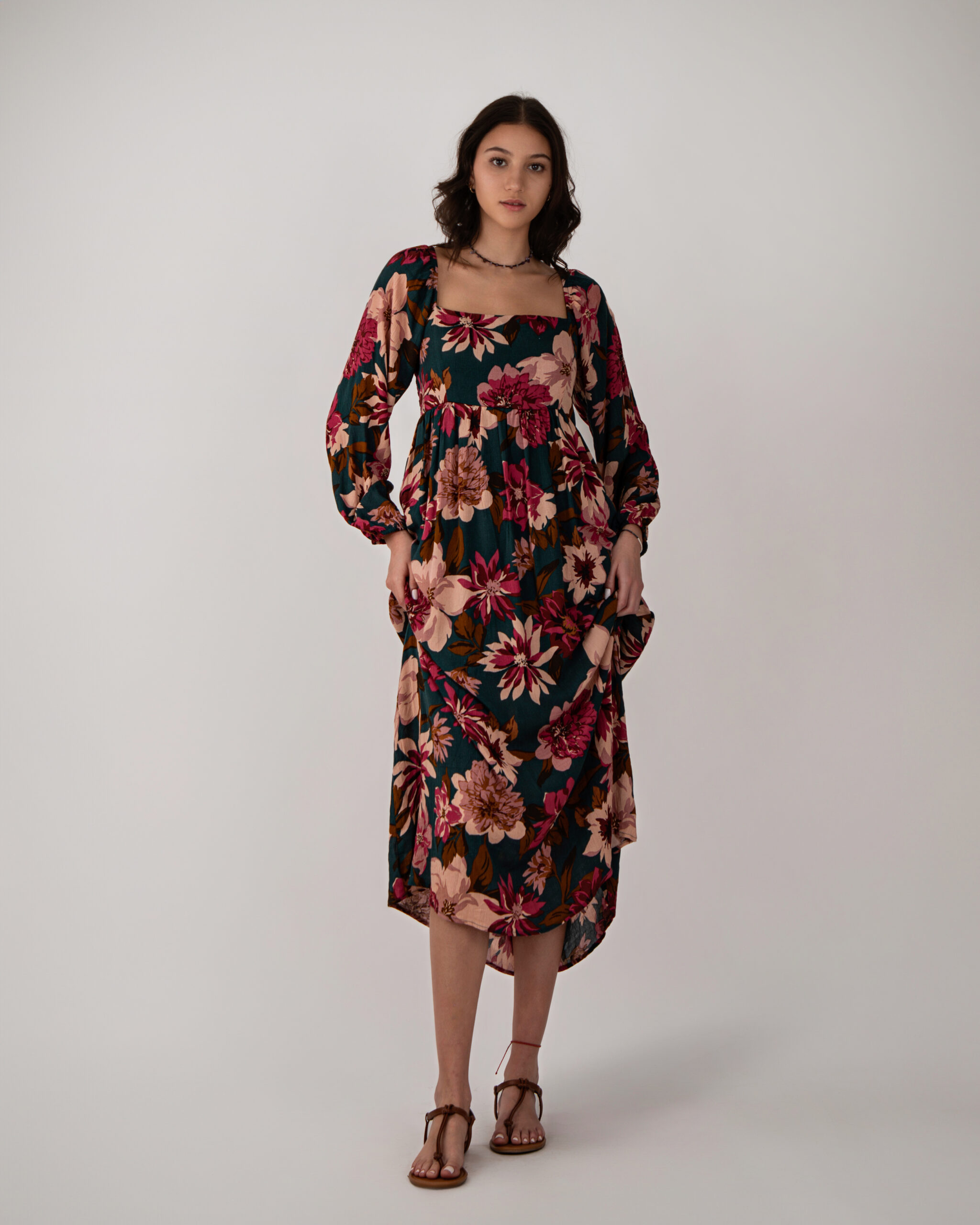 Vestido Largo Estampado Floral, Manga Larga con Elástico en el Inicio y el Final.