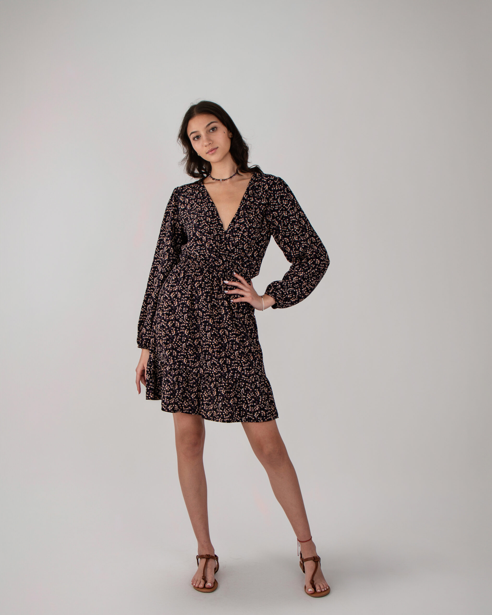 Vestido Corto, con Manga Larga.