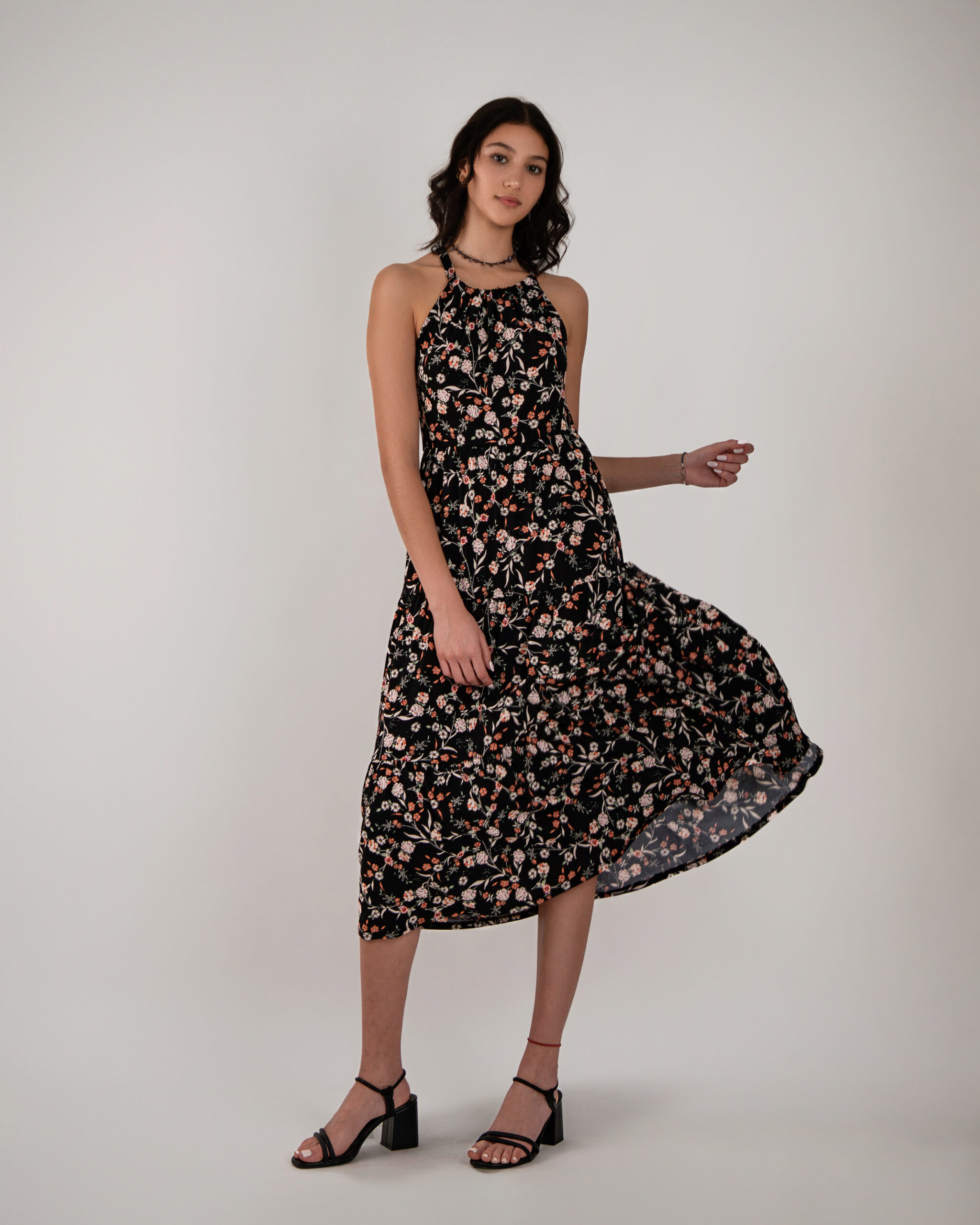 Vestido Largo, Tirantes Finos, Color Neutro.