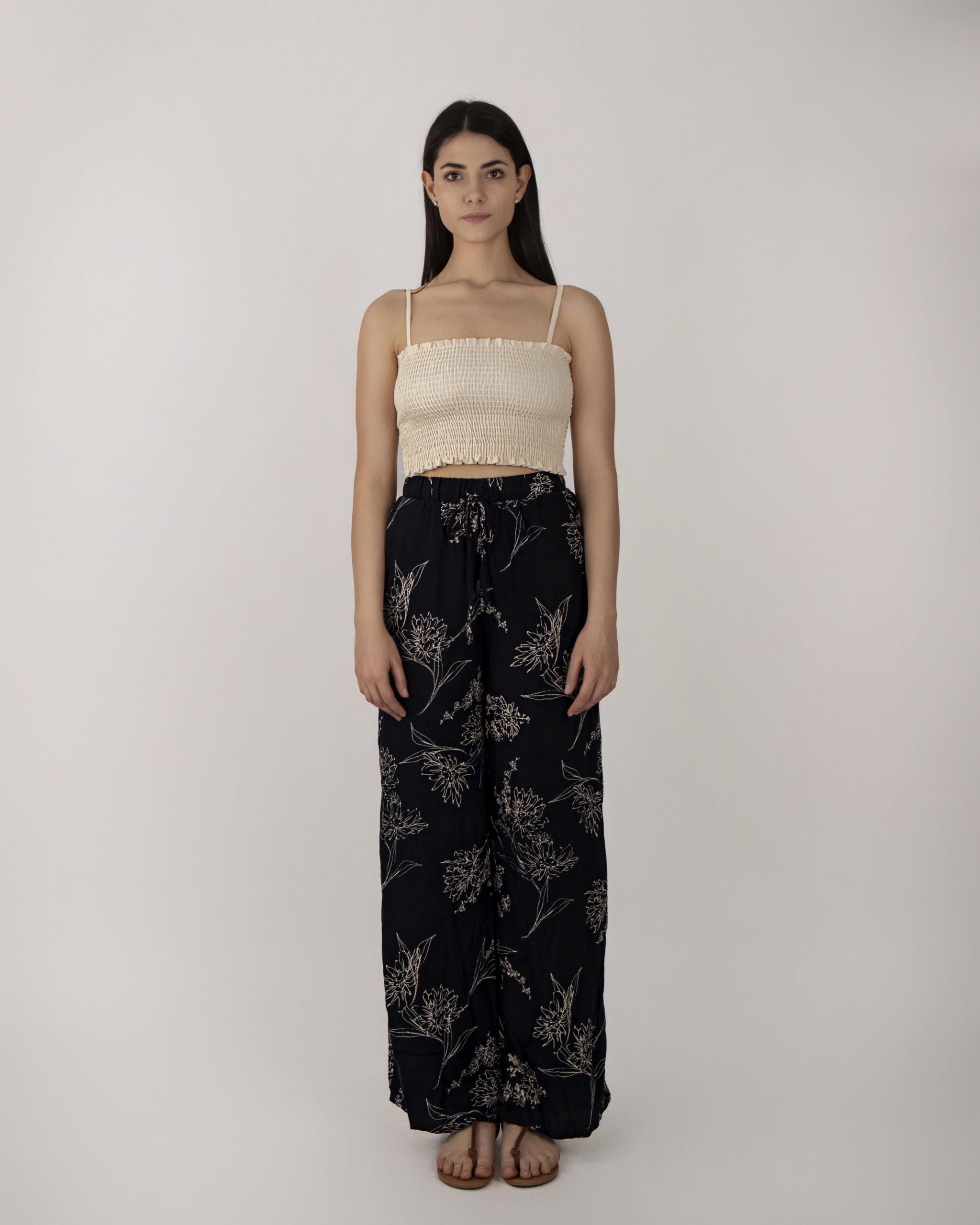 Croptop Color Ivory, Neutro con Tirantes Finos y Smoking.